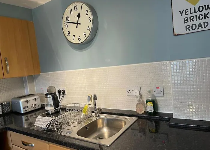 Apartment Light & Bright, Centrally Located