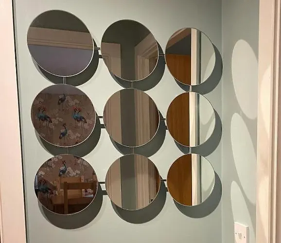 Apartment Light & Bright, Centrally Located *