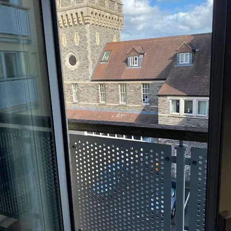 Light & Bright, Centrally Located *