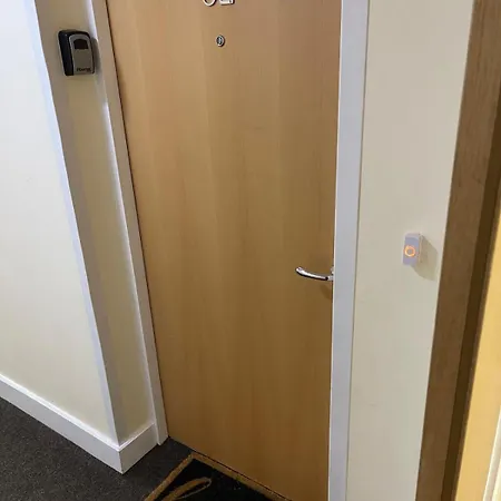 Light & Bright, Centrally Located アパート