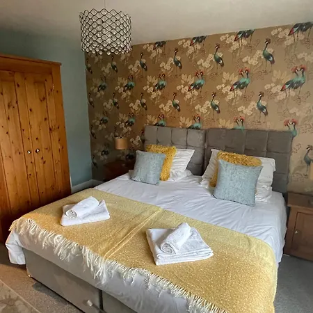 Light & Bright, Centrally Located