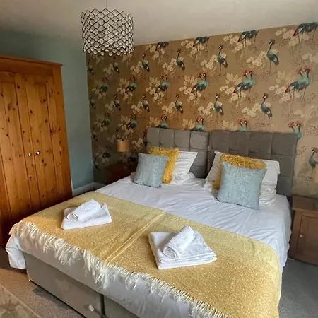 Light & Bright, Centrally Located