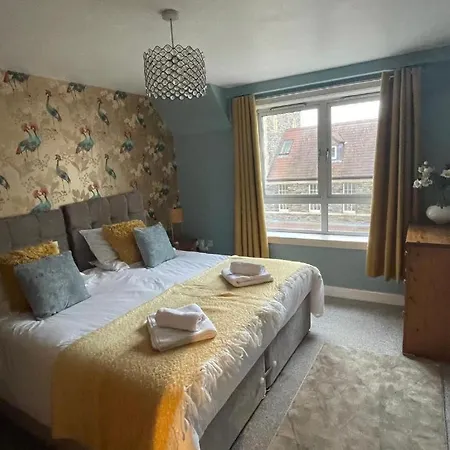 Light & Bright, Centrally Located
