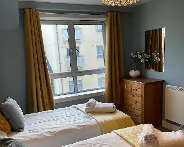 Light & Bright, Centrally Located Апартаменти Бристоль