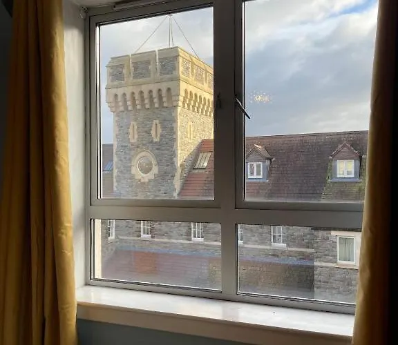 Light & Bright, Centrally Located Бристоль