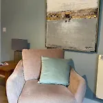 Light & Bright, Centrally Located Apartamento