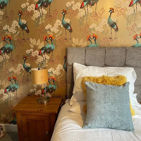 Light & Bright, Centrally Located