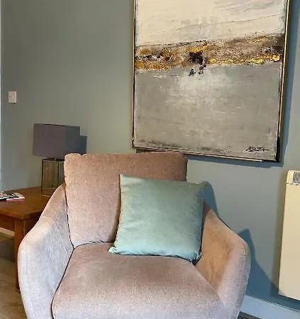 Light & Bright, Centrally Located Apartmán