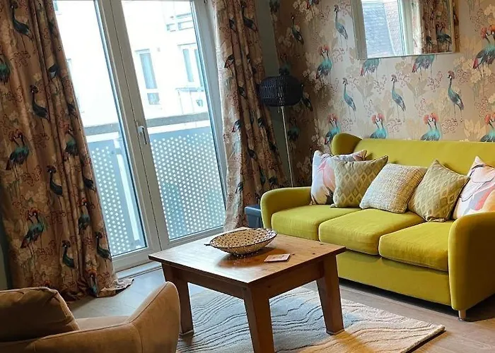 Light & Bright, Centrally Located *