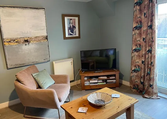 Light & Bright, Centrally Located *